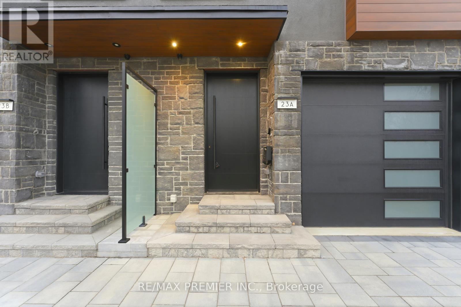 23a Maple Avenue N, Mississauga, Ontario  L5H 2S1 - Photo 4 - W12693262