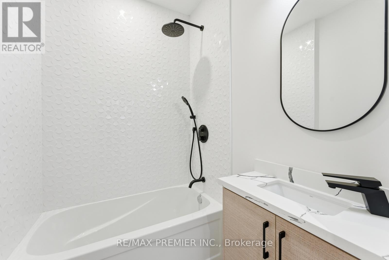 23a Maple Avenue N, Mississauga, Ontario  L5H 2S1 - Photo 24 - W12693262