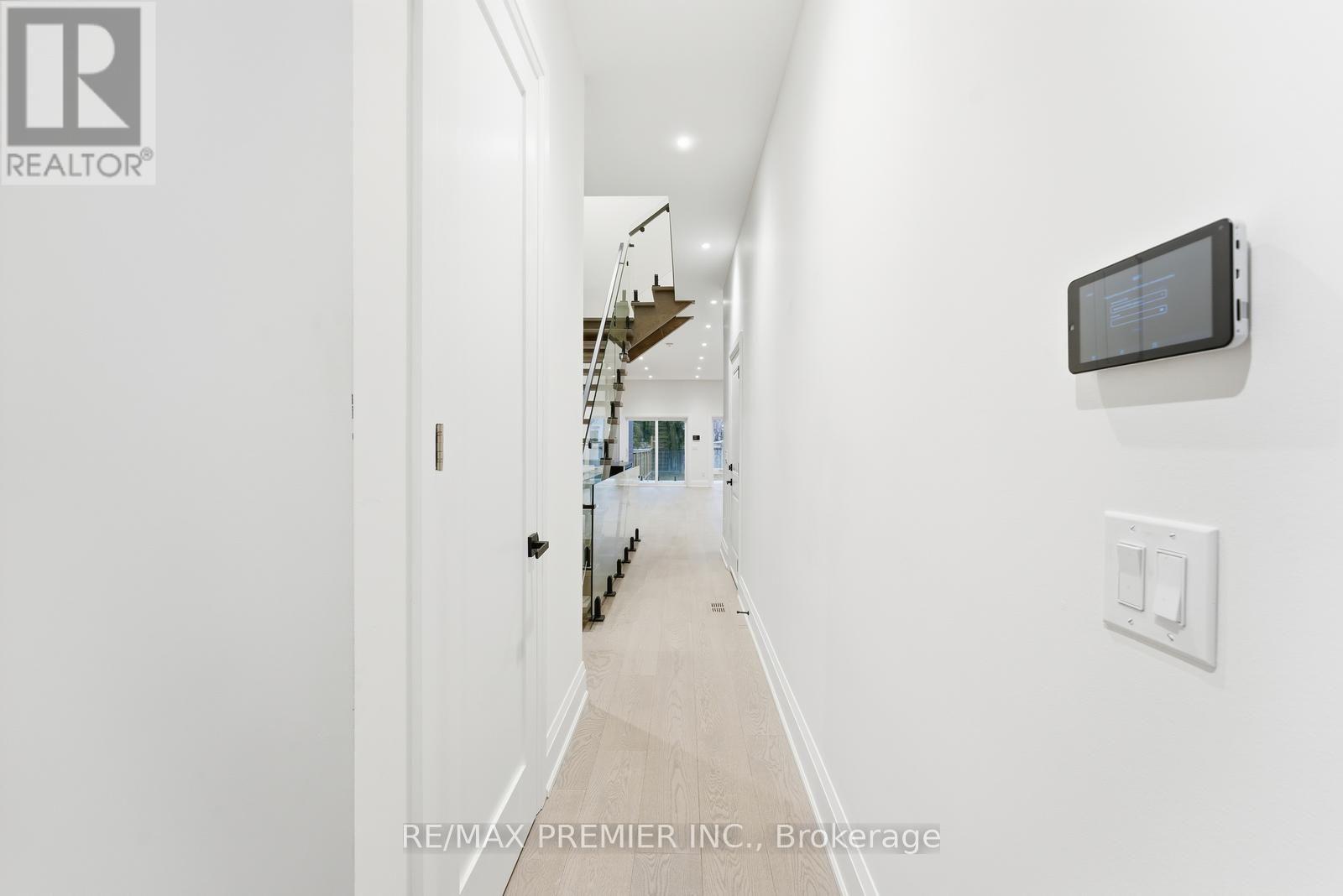 23a Maple Avenue N, Mississauga, Ontario  L5H 2S1 - Photo 7 - W12693262