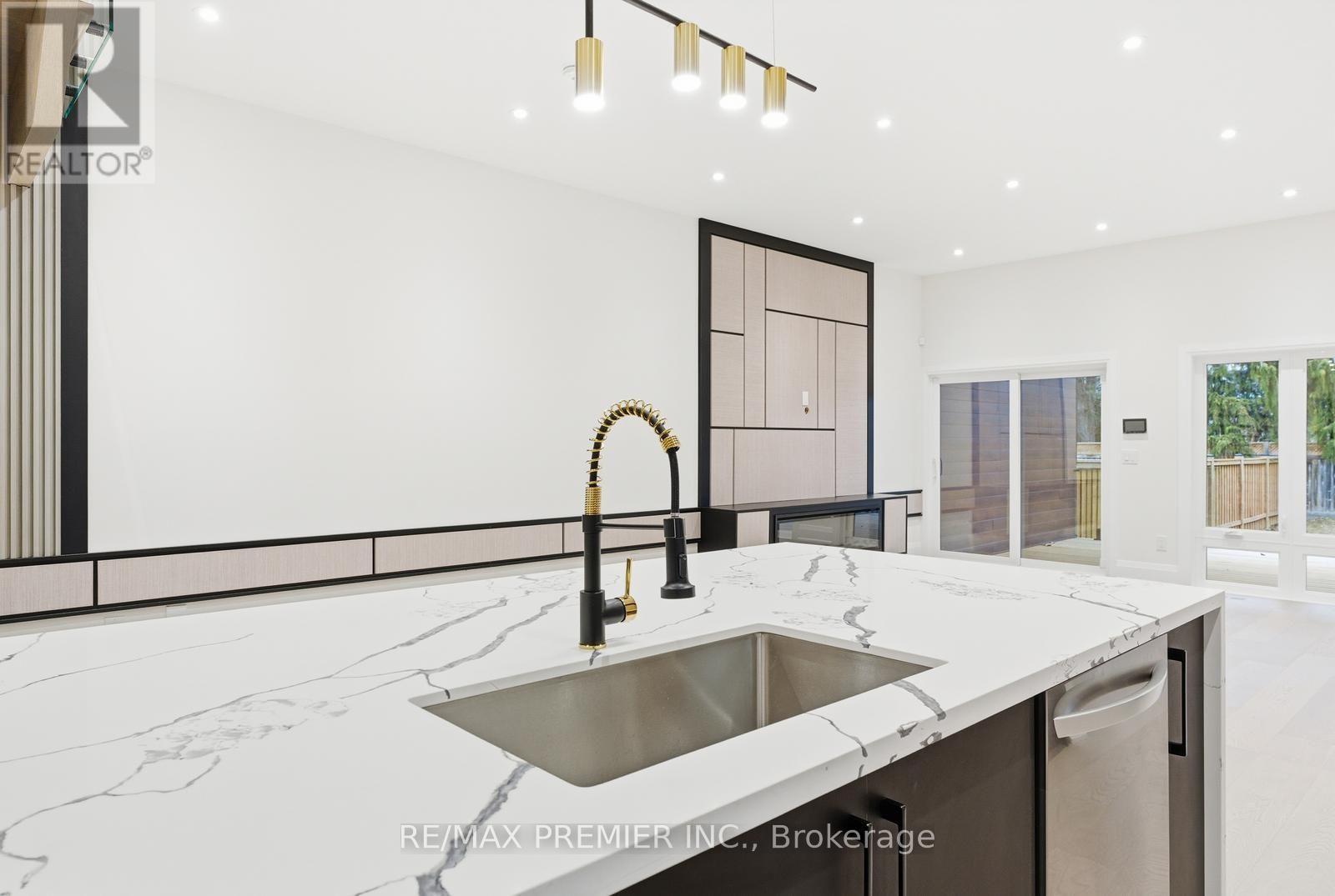 23a Maple Avenue N, Mississauga, Ontario  L5H 2S1 - Photo 14 - W12693262