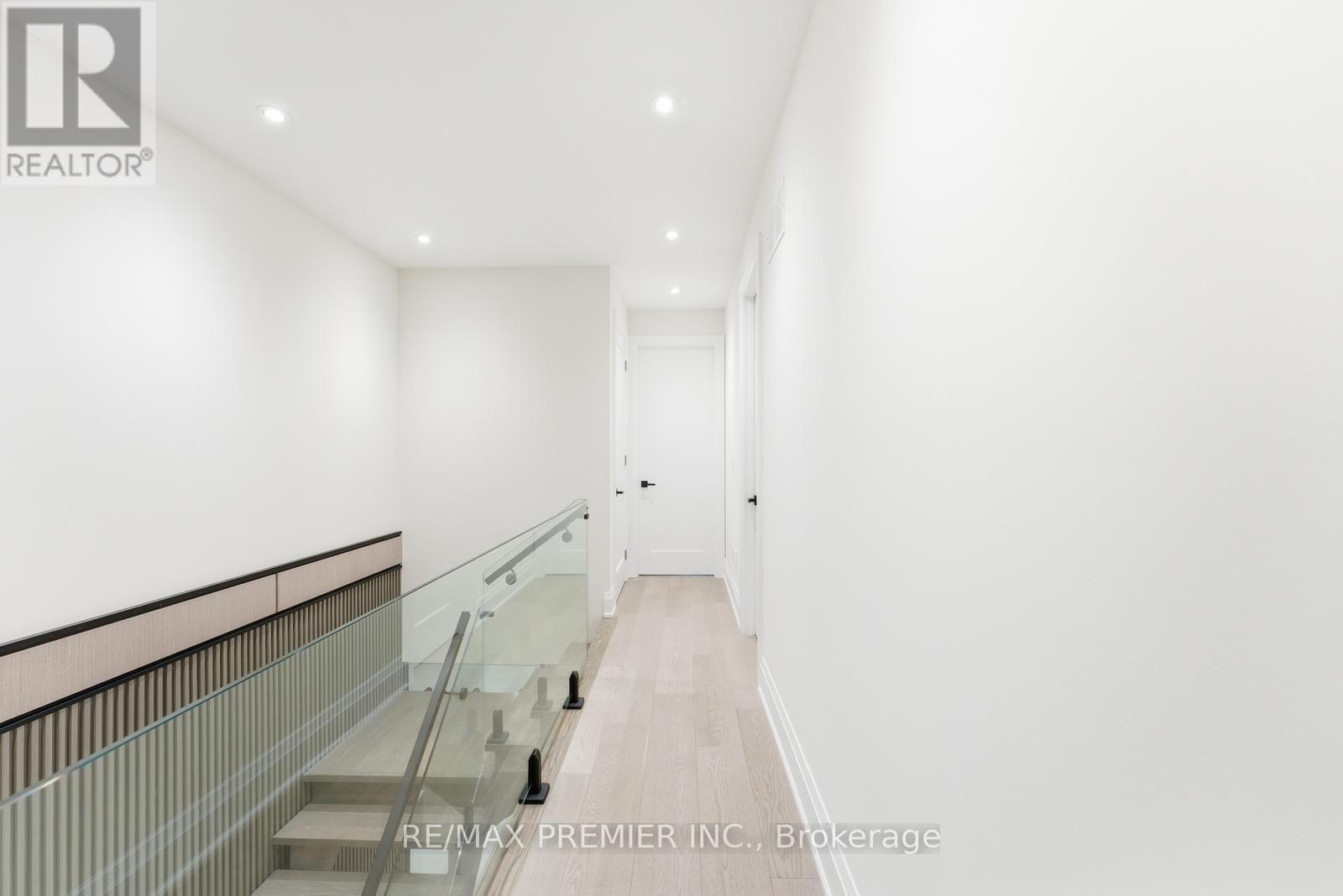 23a Maple Avenue N, Mississauga, Ontario  L5H 2S1 - Photo 21 - W12693262