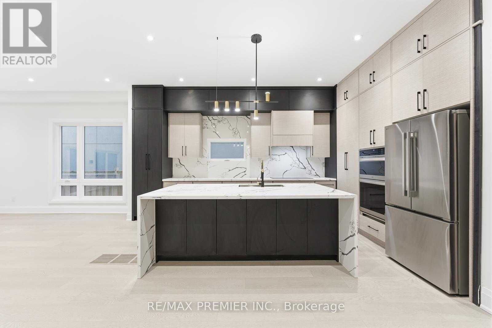 23a Maple Avenue N, Mississauga, Ontario  L5H 2S1 - Photo 9 - W12693262