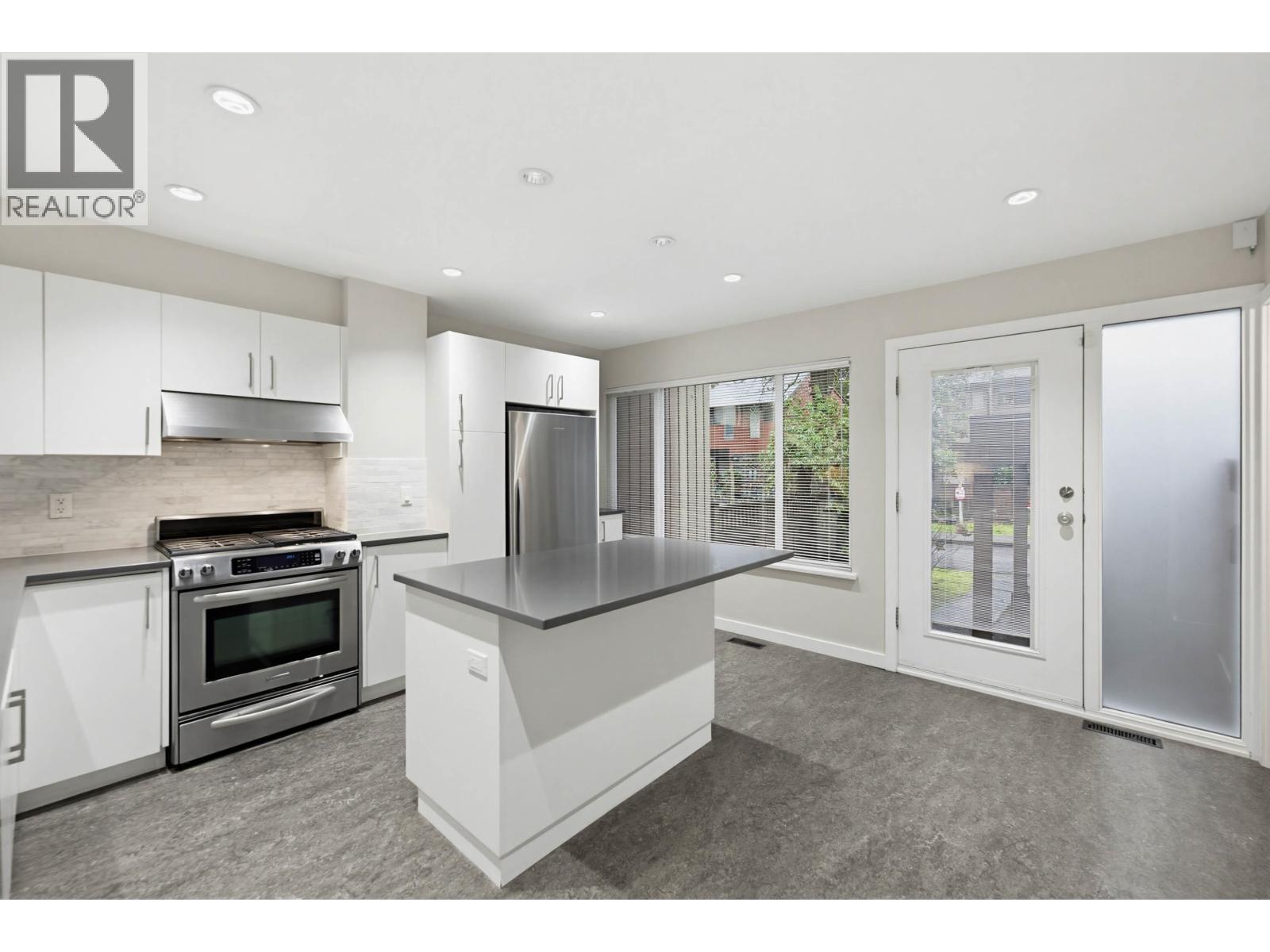 4686 Fernglen Place, Burnaby, British Columbia  V5G 3W1 - Photo 13 - R3079181