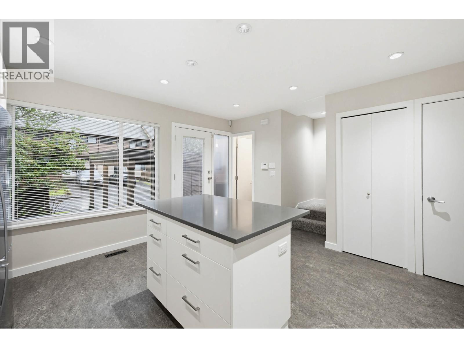 4686 Fernglen Place, Burnaby, British Columbia  V5G 3W1 - Photo 14 - R3079181