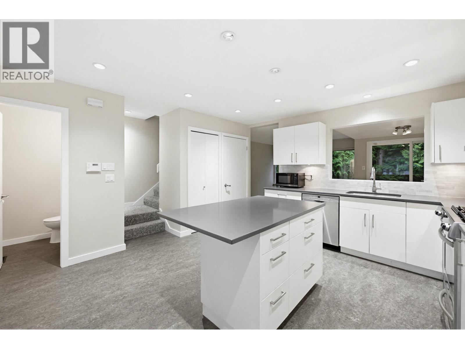 4686 Fernglen Place, Burnaby, British Columbia  V5G 3W1 - Photo 15 - R3079181