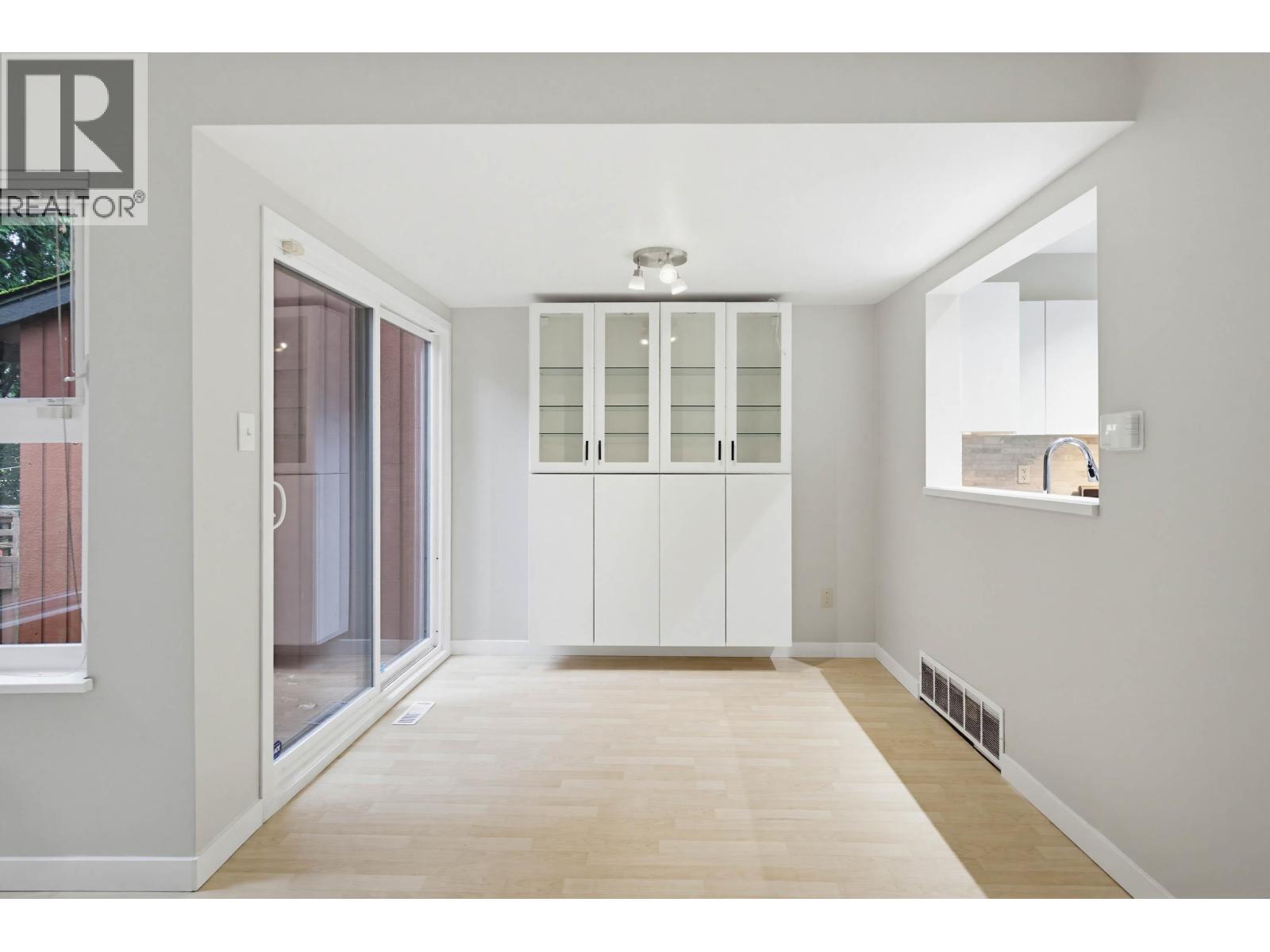 4686 Fernglen Place, Burnaby, British Columbia  V5G 3W1 - Photo 8 - R3079181