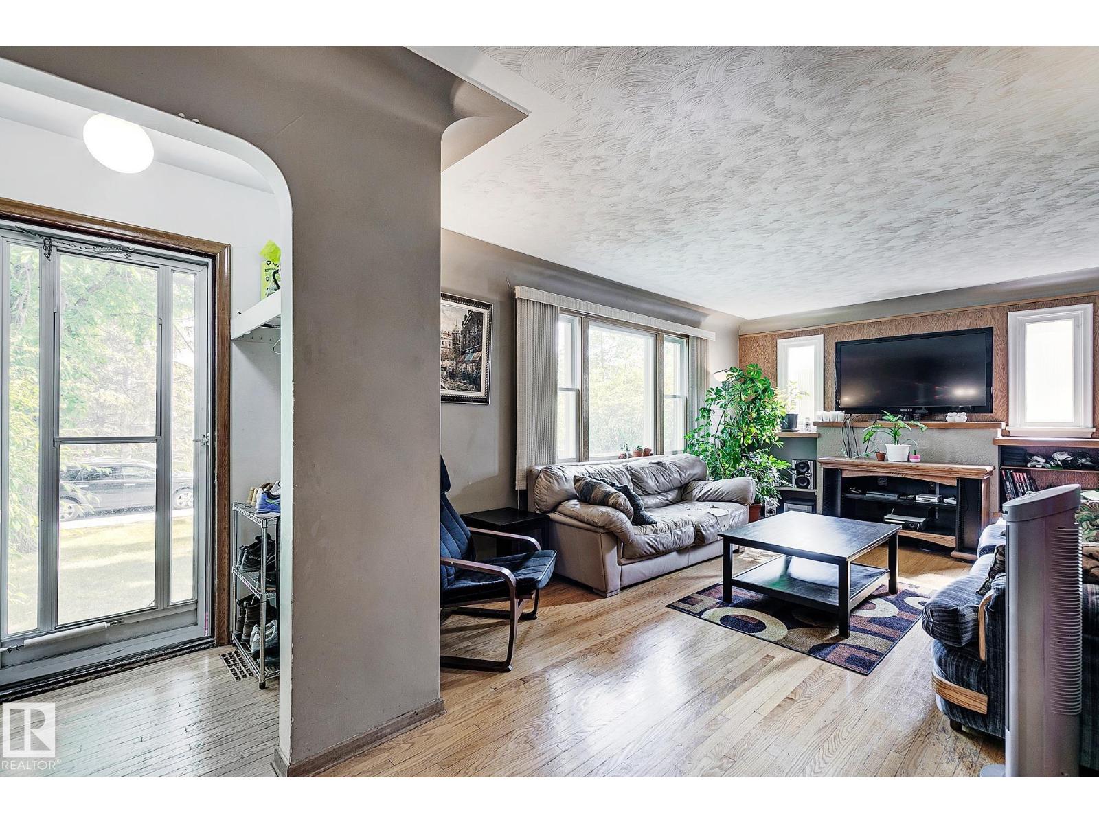 11559 80 Av Nw, Edmonton, Alberta  T6G 0R7 - Photo 4 - E4469137