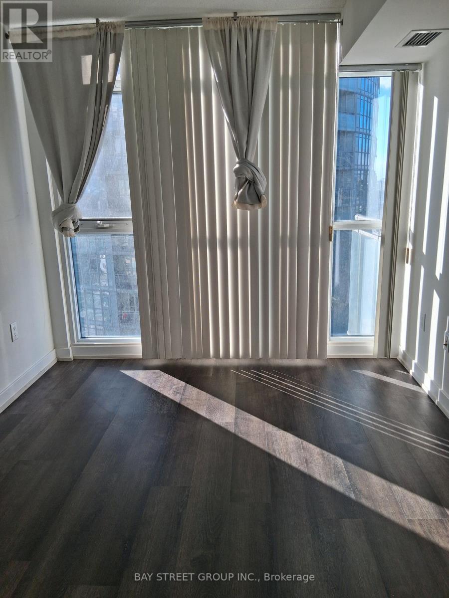 2011 - 15 Iceboat Terrace, Toronto, Ontario  M5V 4A5 - Photo 5 - C12693308