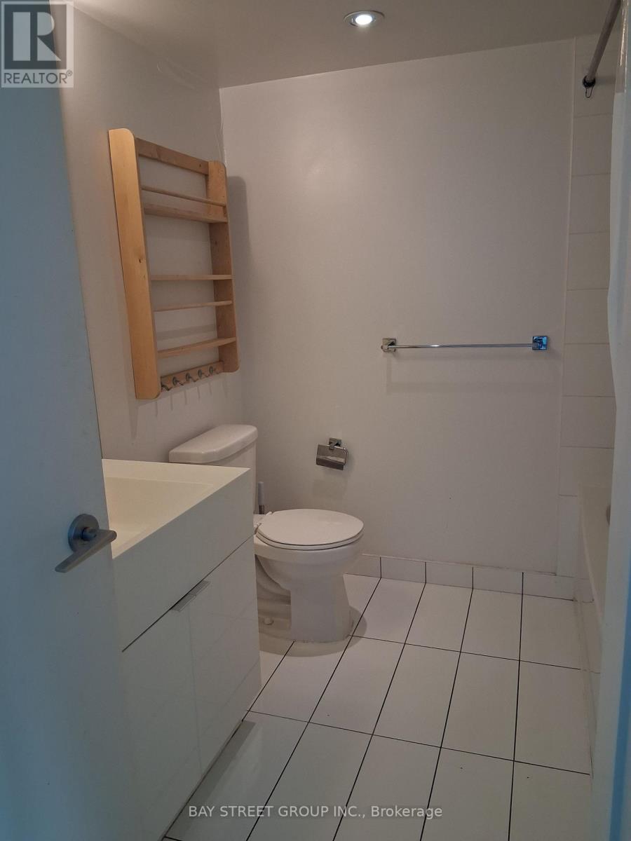 2011 - 15 Iceboat Terrace, Toronto, Ontario  M5V 4A5 - Photo 6 - C12693308