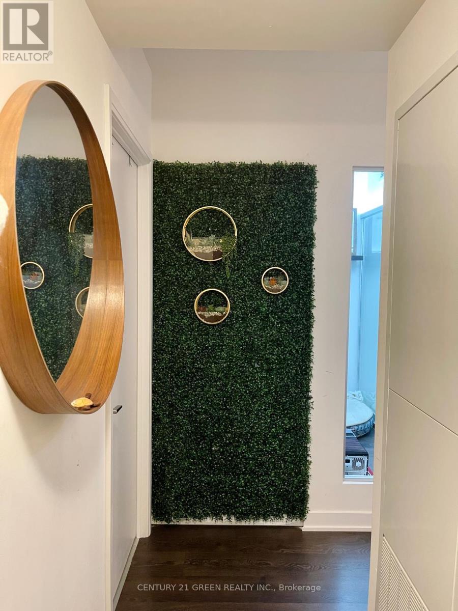 715 - 27 Bathurst Street, Toronto, Ontario  M5V 2P1 - Photo 2 - C12693322