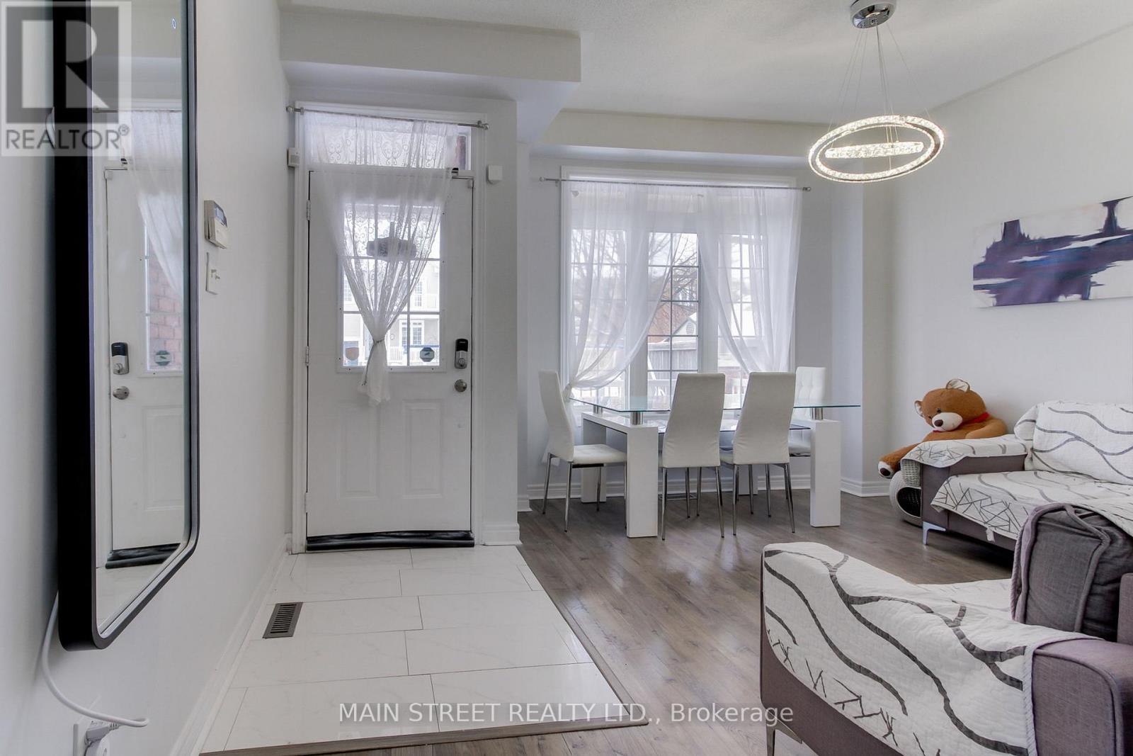 164 Glasgow Crescent, Georgina, Ontario  L4P 4A9 - Photo 5 - N12693332