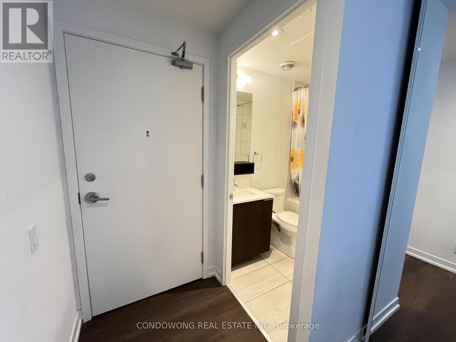 507 - 898 Portage Parkway, Vaughan, Ontario  L4K 0J6 - Photo 2 - N12693358