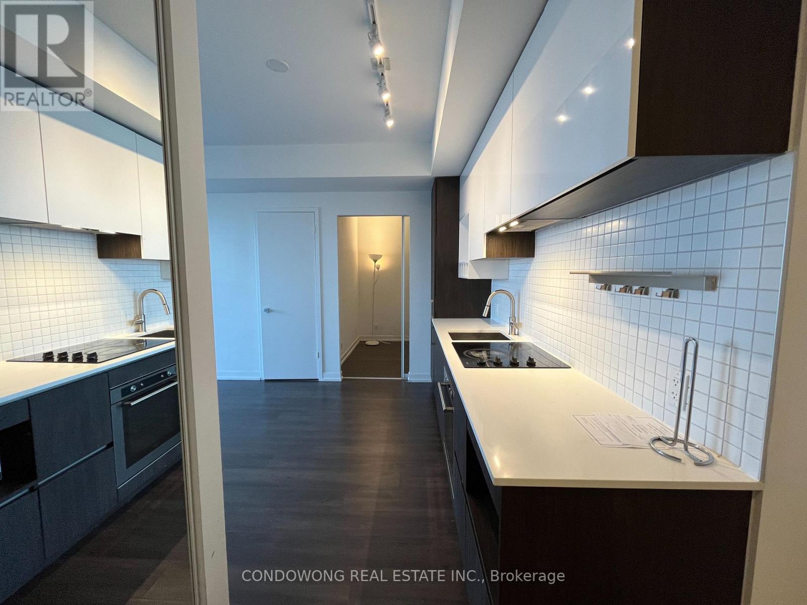 507 - 898 Portage Parkway, Vaughan, Ontario  L4K 0J6 - Photo 3 - N12693358