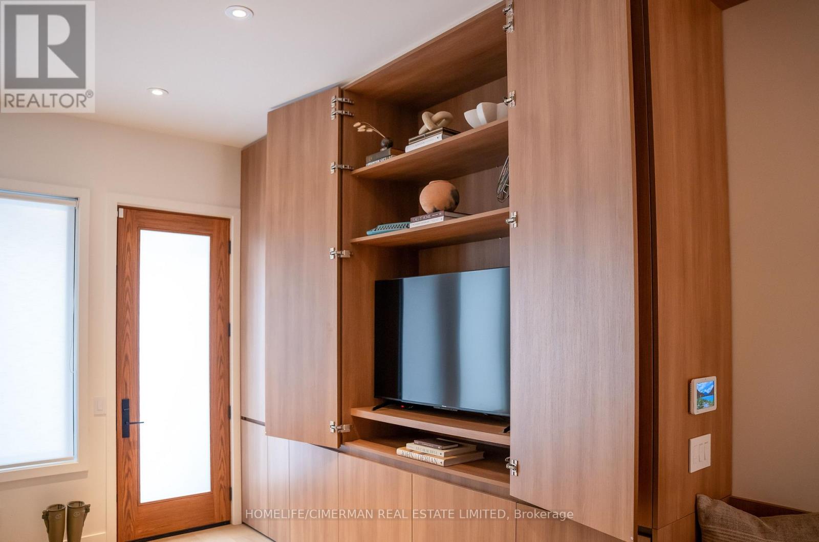 577 Concord Avenue, Toronto, Ontario  M6H 2R2 - Photo 3 - W12693346