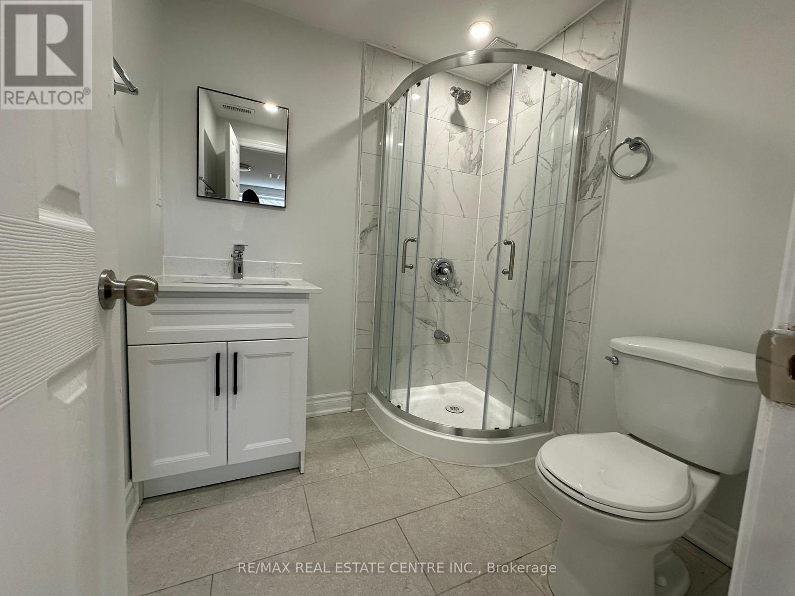Bsmt - 67 York Road, Toronto, Ontario  M9R 3E7 - Photo 10 - W12693366