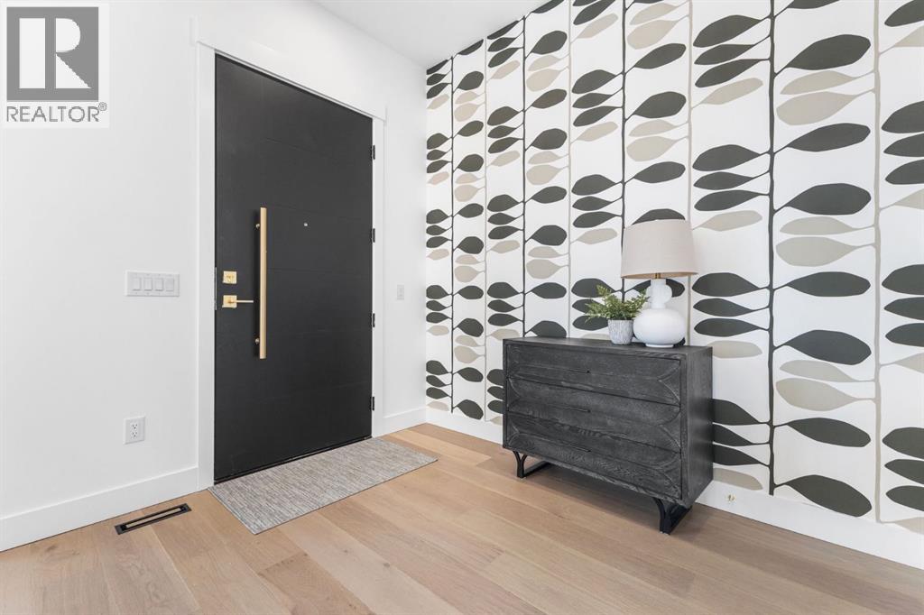 4418 8 Avenue Sw, Calgary, Alberta  T3C 0G7 - Photo 3 - A2278702