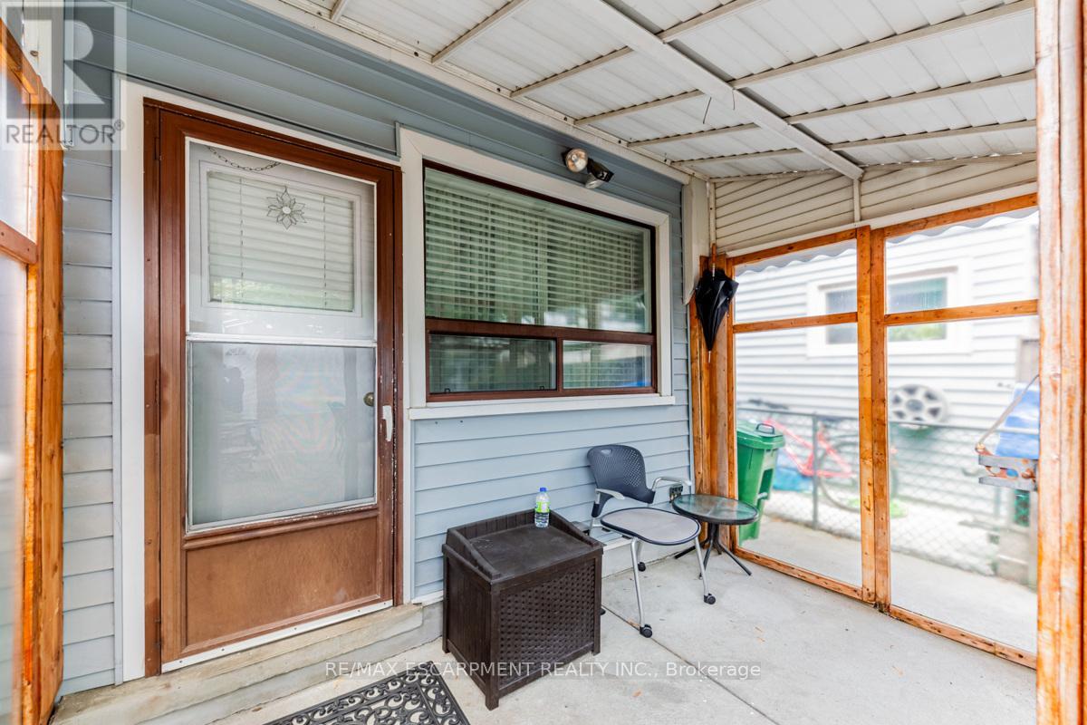 11 Alma Avenue, Toronto, Ontario  M6J 1N2 - Photo 28 - C12693474