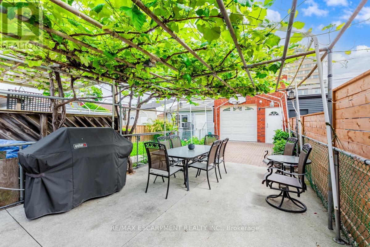 11 Alma Avenue, Toronto, Ontario  M6J 1N2 - Photo 32 - C12693474