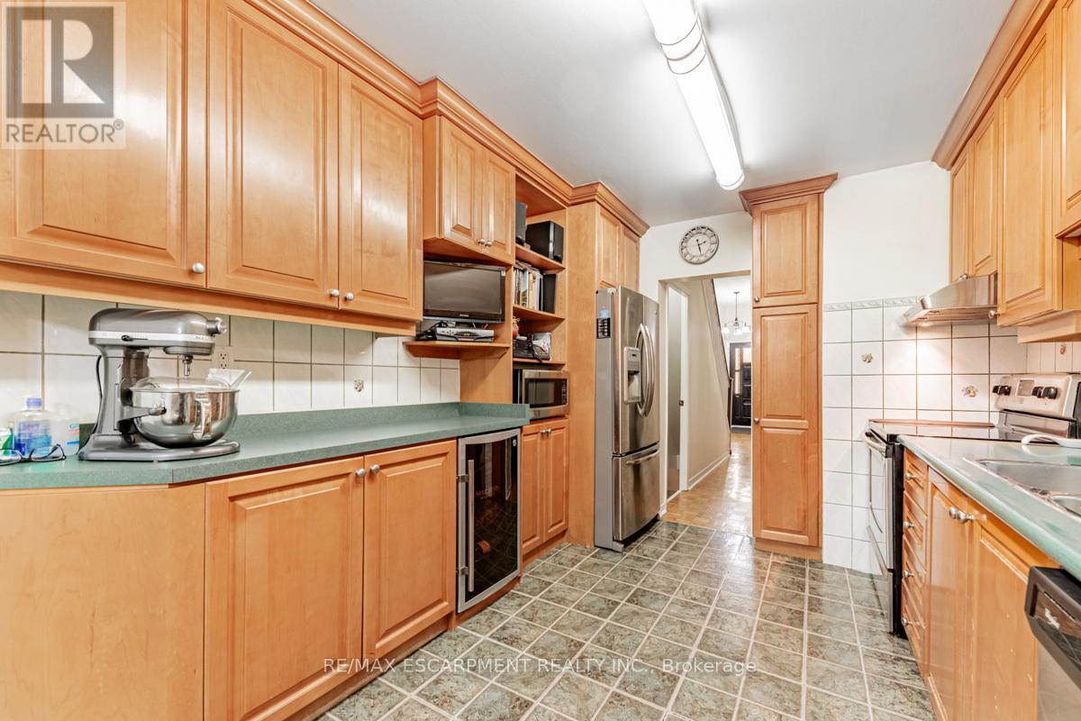 11 Alma Avenue, Toronto, Ontario  M6J 1N2 - Photo 9 - C12693474