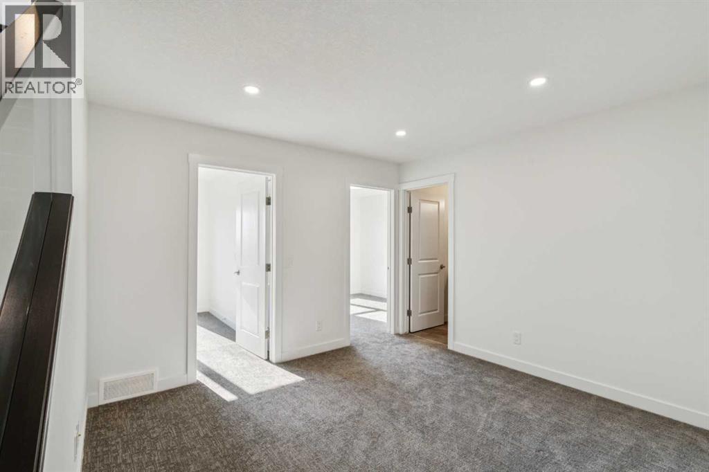 228 Sovereign Common Sw, Calgary, Alberta  T3C 3Y3 - Photo 21 - A2274794