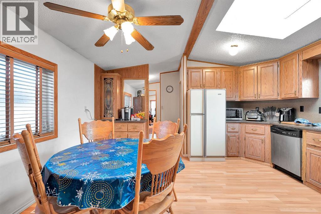 254 Erin Woods Circle Se, Calgary, Alberta  T2B 3C9 - Photo 9 - A2278048