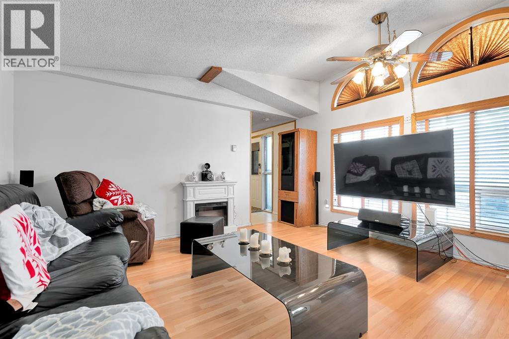 254 Erin Woods Circle Se, Calgary, Alberta  T2B 3C9 - Photo 7 - A2278048