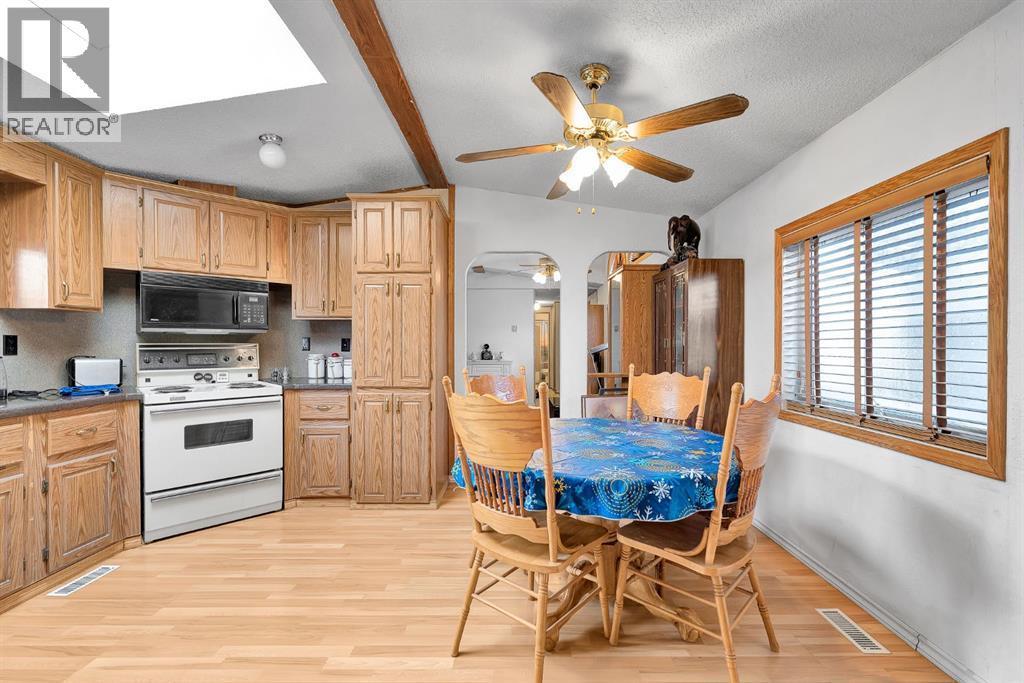 254 Erin Woods Circle Se, Calgary, Alberta  T2B 3C9 - Photo 11 - A2278048