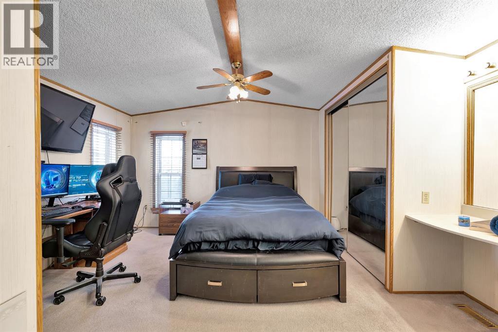 254 Erin Woods Circle Se, Calgary, Alberta  T2B 3C9 - Photo 18 - A2278048