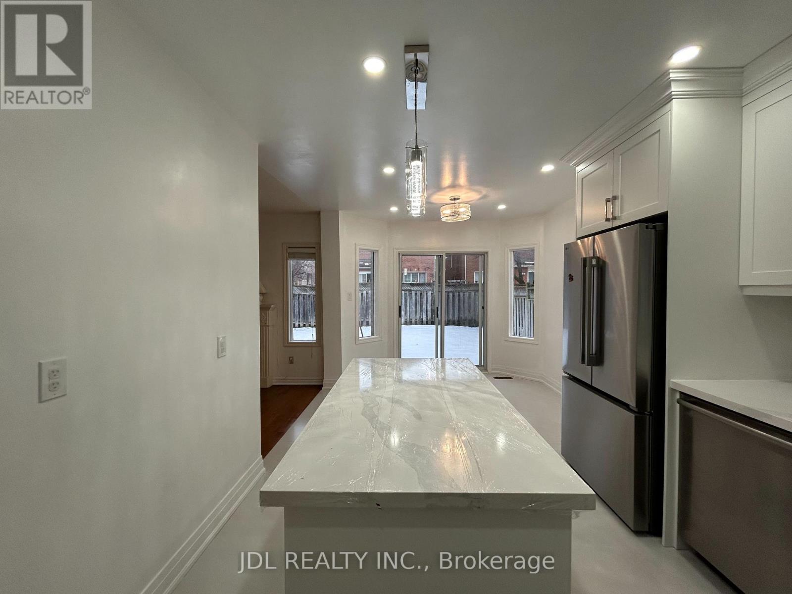 49 Melville St Street, Richmond Hill, Ontario L4B 4J1 - Photo 4 - N12693430