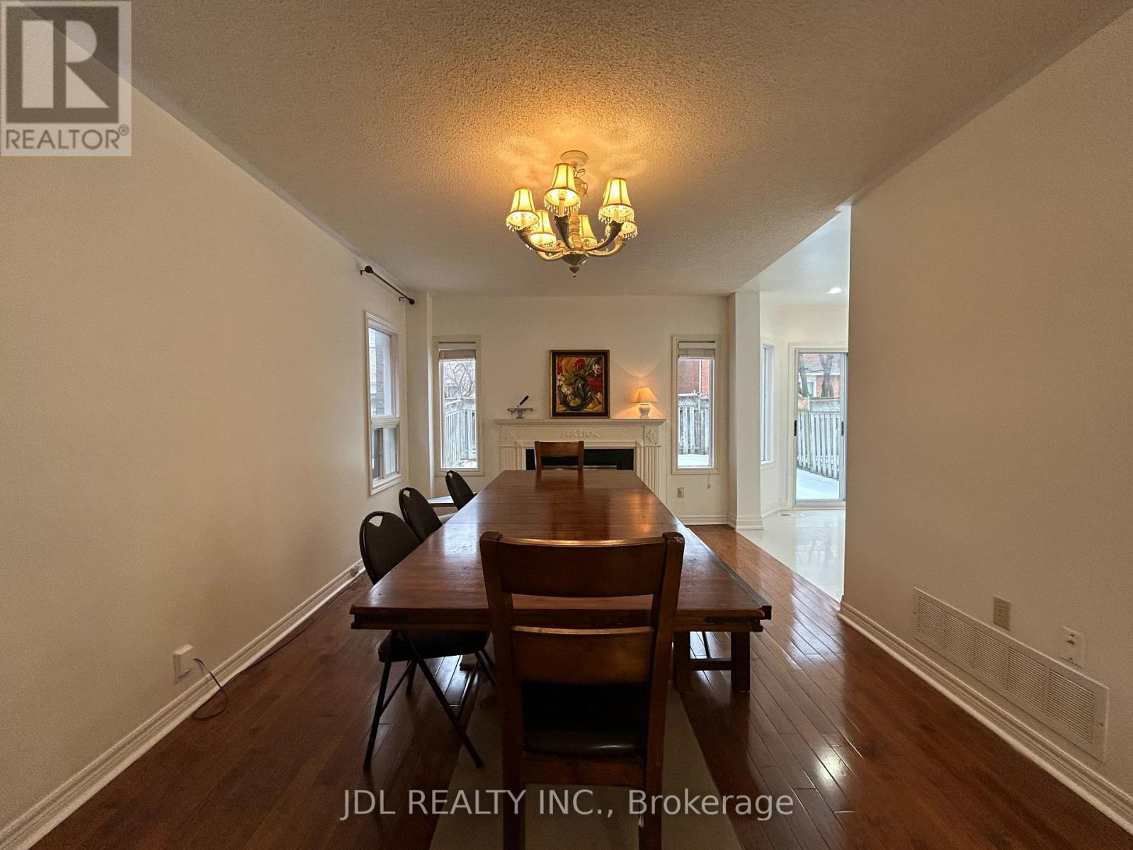 49 Melville St Street, Richmond Hill, Ontario L4B 4J1 - Photo 6 - N12693430