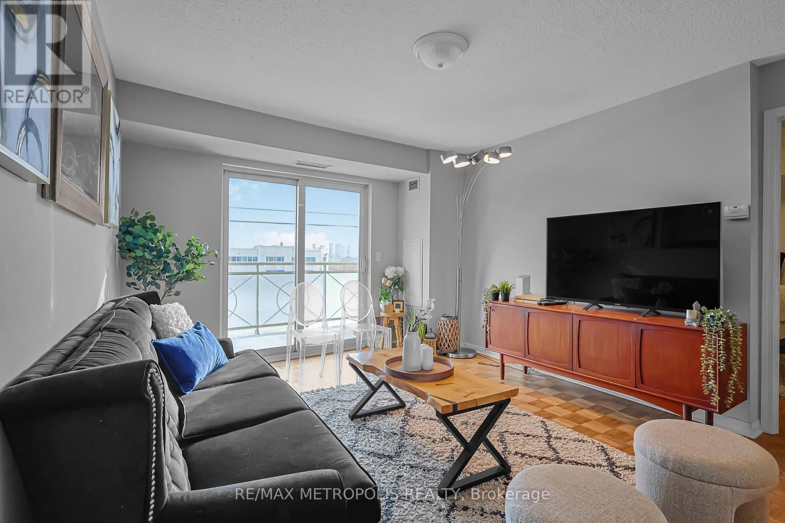 216 - 2500 Rutherford Road, Vaughan, Ontario  L4K 5N7 - Photo 3 - N12693478