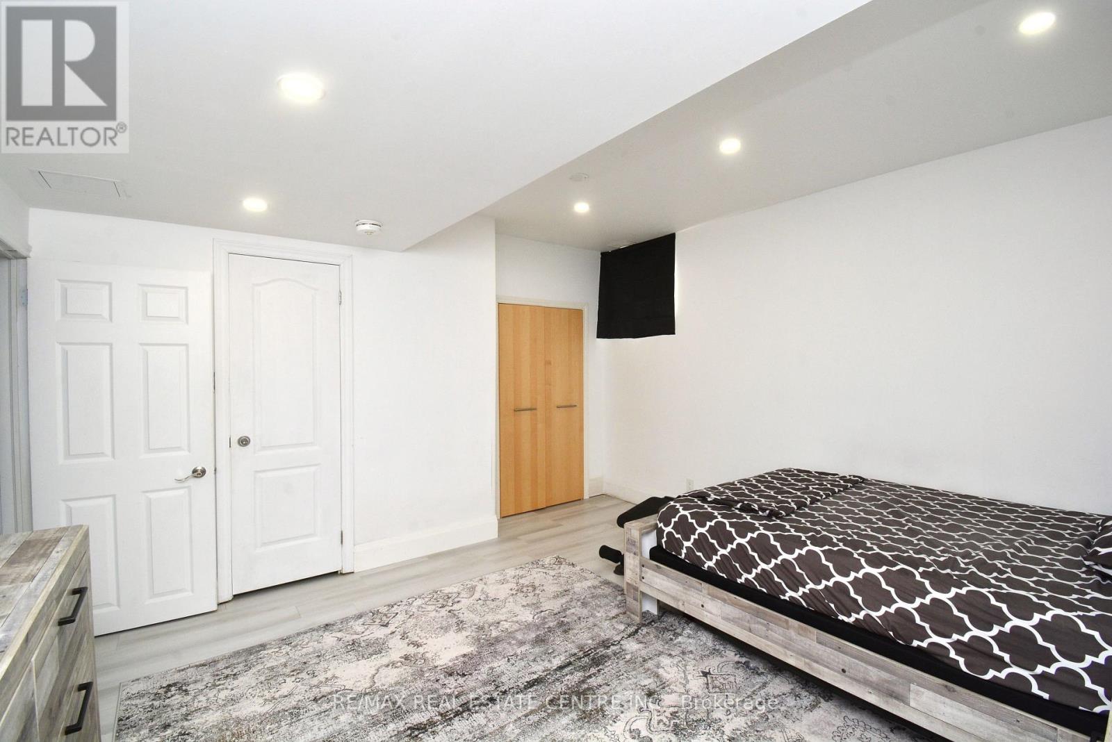 17 Crescent Hill Drive, Brampton, Ontario  L6S 2P4 - Photo 10 - W12693310