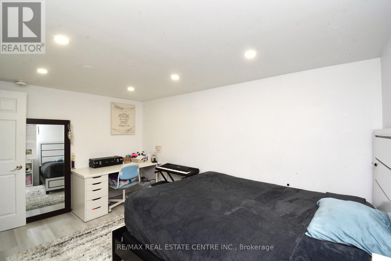 17 Crescent Hill Drive, Brampton, Ontario  L6S 2P4 - Photo 9 - W12693310