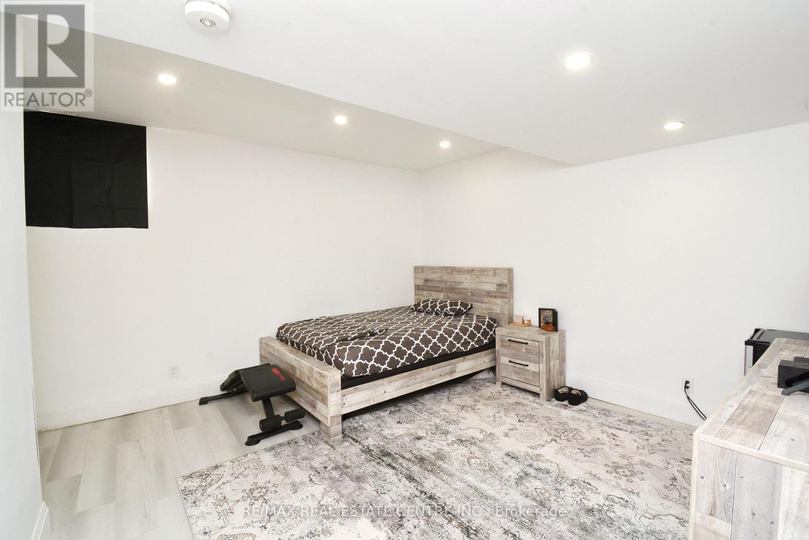 17 Crescent Hill Drive, Brampton, Ontario  L6S 2P4 - Photo 11 - W12693310