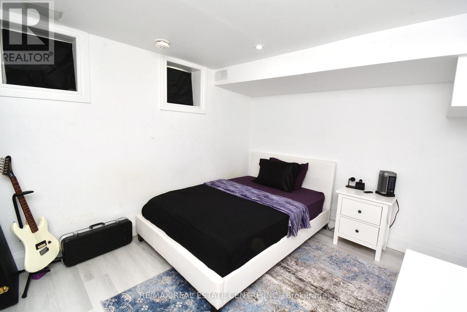 17 Crescent Hill Drive, Brampton, Ontario  L6S 2P4 - Photo 7 - W12693310