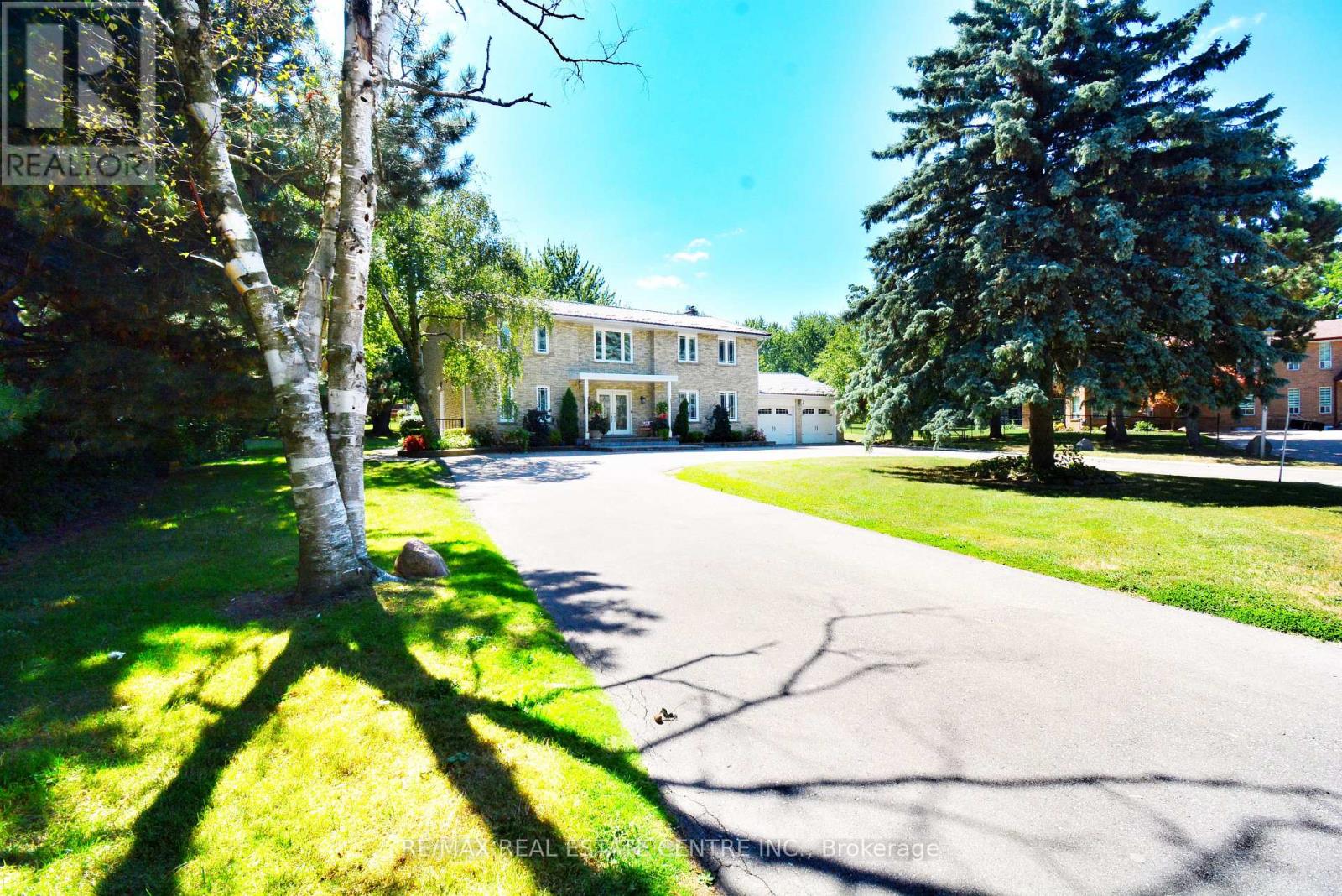 17 CRESCENT HILL DRIVE, Brampton, Ontario