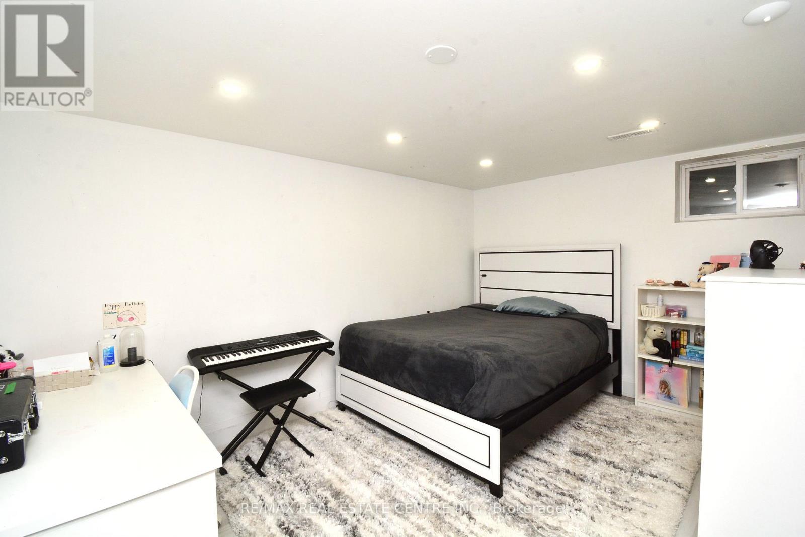 17 Crescent Hill Drive, Brampton, Ontario  L6S 2P4 - Photo 8 - W12693310