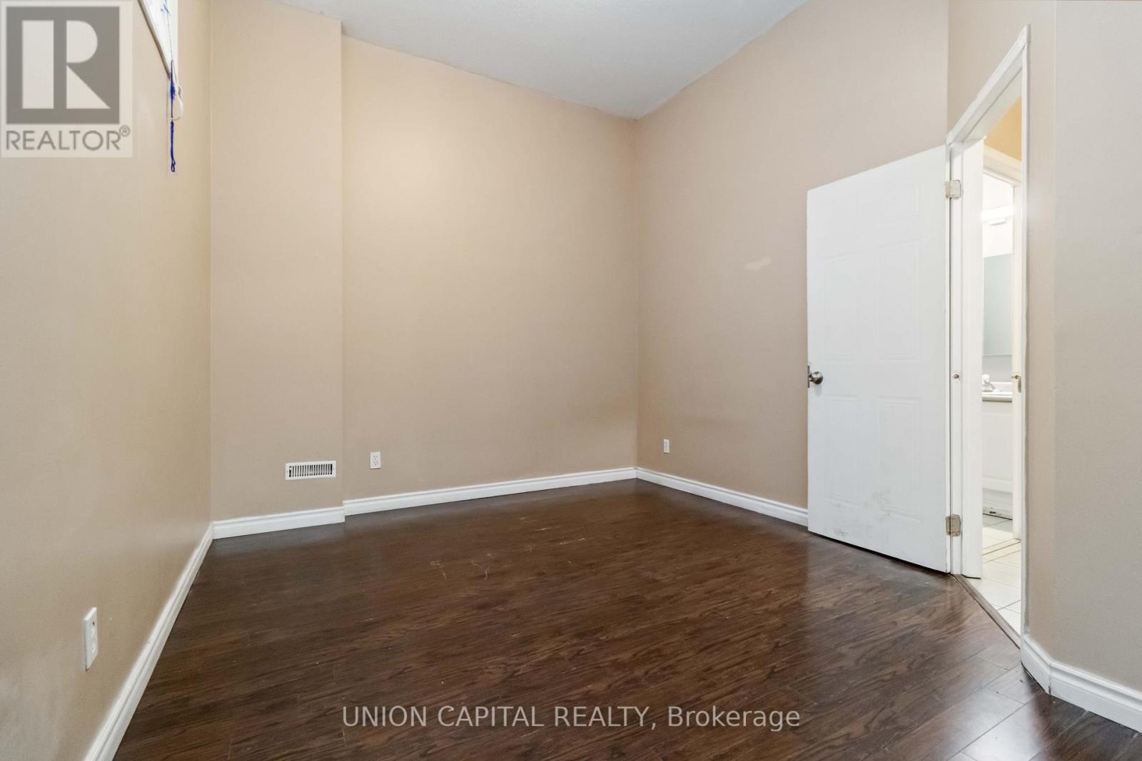 Lower - 639 Twain Avenue, Mississauga, Ontario  L5W 1M1 - Photo 11 - W12693388