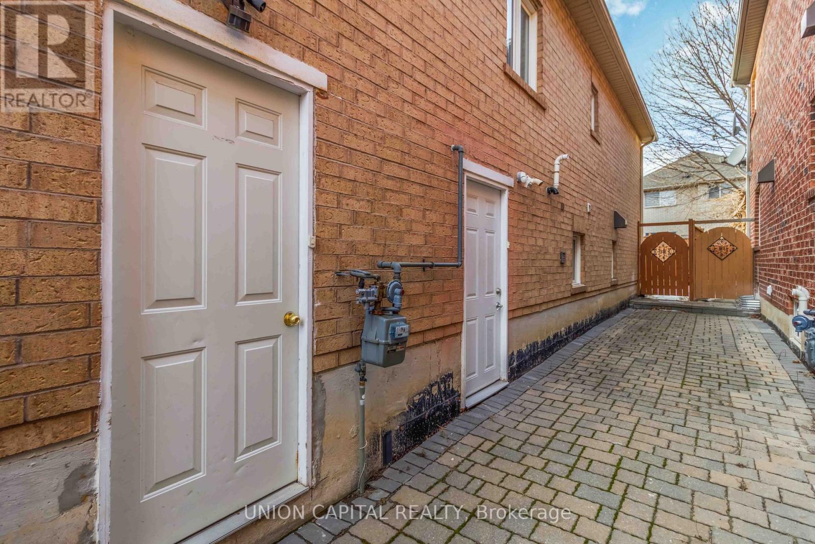 Lower - 639 Twain Avenue, Mississauga, Ontario  L5W 1M1 - Photo 15 - W12693388