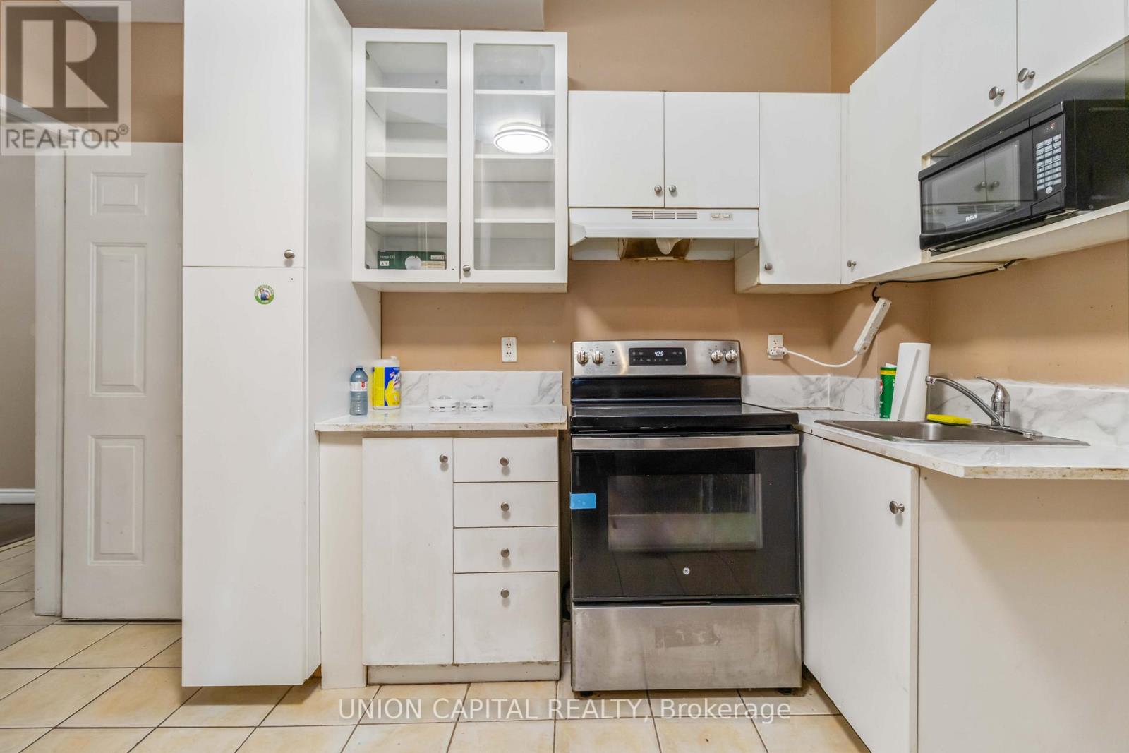 Lower - 639 Twain Avenue, Mississauga, Ontario  L5W 1M1 - Photo 7 - W12693388