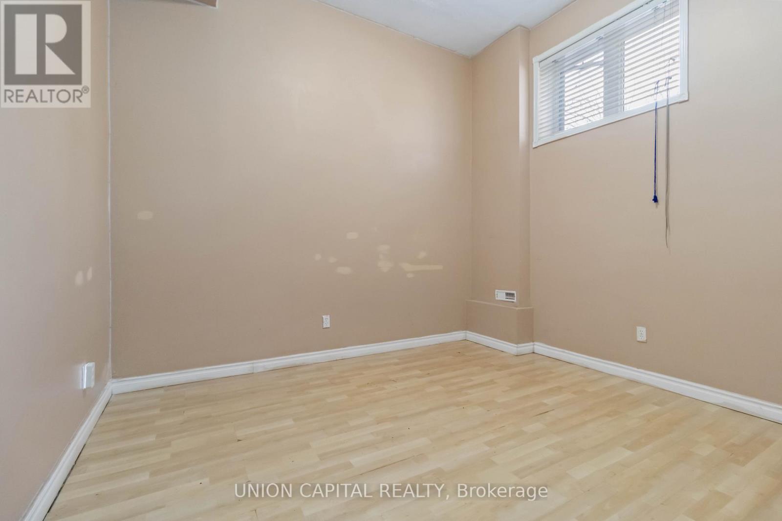 Lower - 639 Twain Avenue, Mississauga, Ontario  L5W 1M1 - Photo 9 - W12693388