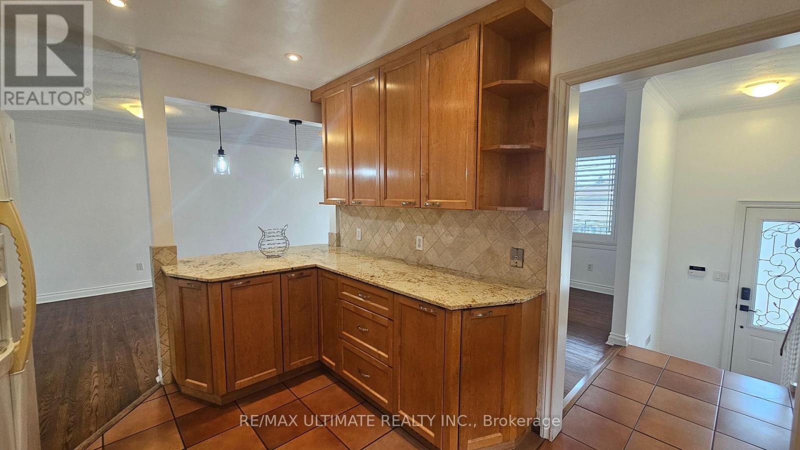 Main - 14 Bengal Court, Toronto, Ontario  M3L 1X9 - Photo 6 - W12693394