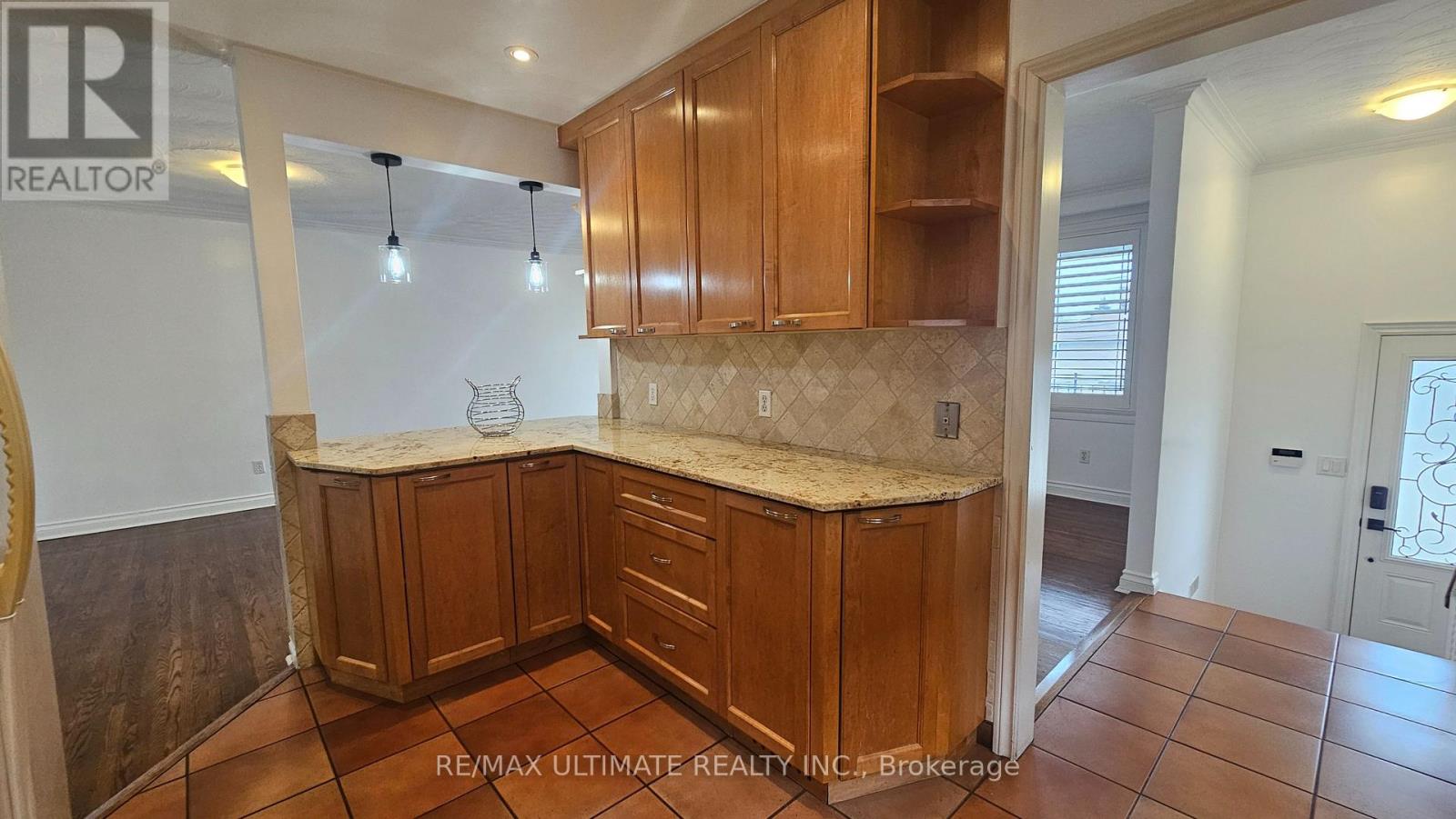 Main - 14 Bengal Court, Toronto, Ontario  M3L 1X9 - Photo 7 - W12693394