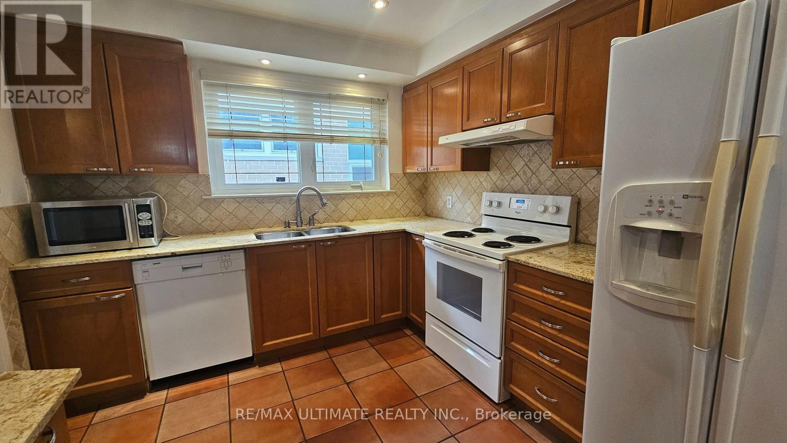 Main - 14 Bengal Court, Toronto, Ontario  M3L 1X9 - Photo 8 - W12693394