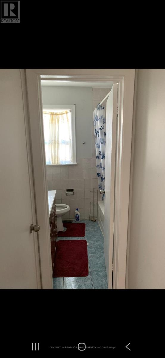 93 Clarence Street, Brampton, Ontario  L6W 1S8 - Photo 11 - W12693396