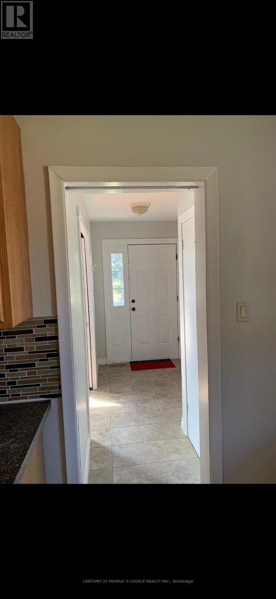 93 Clarence Street, Brampton, Ontario  L6W 1S8 - Photo 3 - W12693396