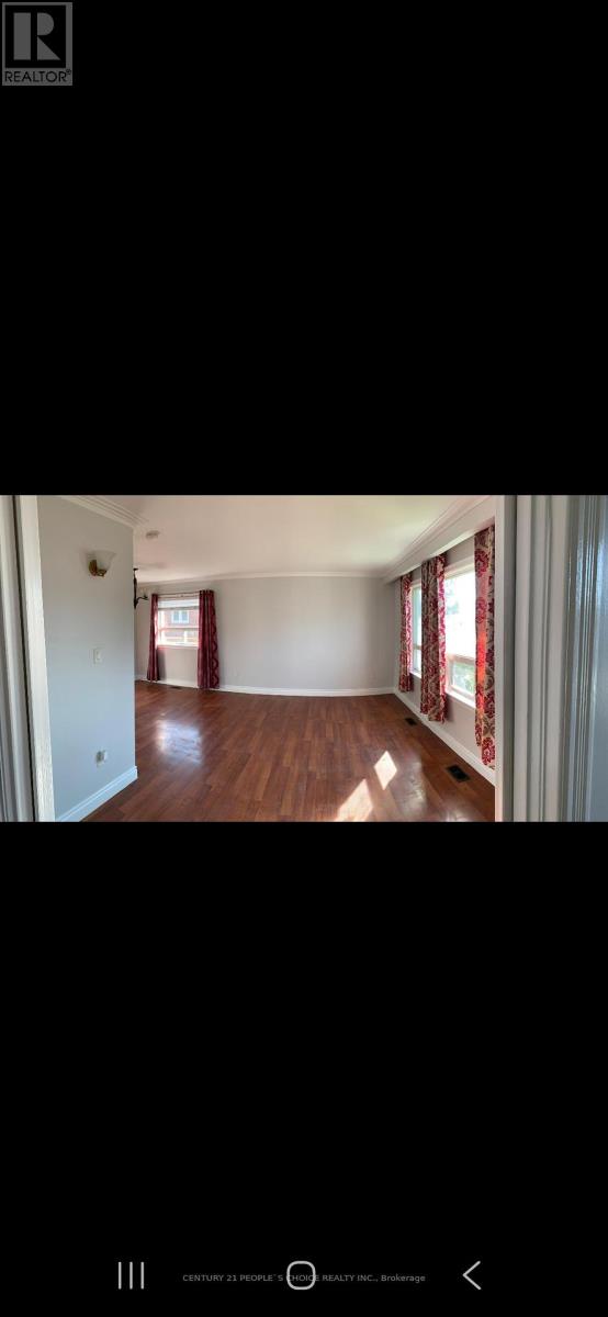 93 Clarence Street, Brampton, Ontario  L6W 1S8 - Photo 4 - W12693396