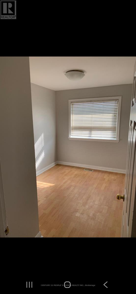 93 Clarence Street, Brampton, Ontario  L6W 1S8 - Photo 9 - W12693396