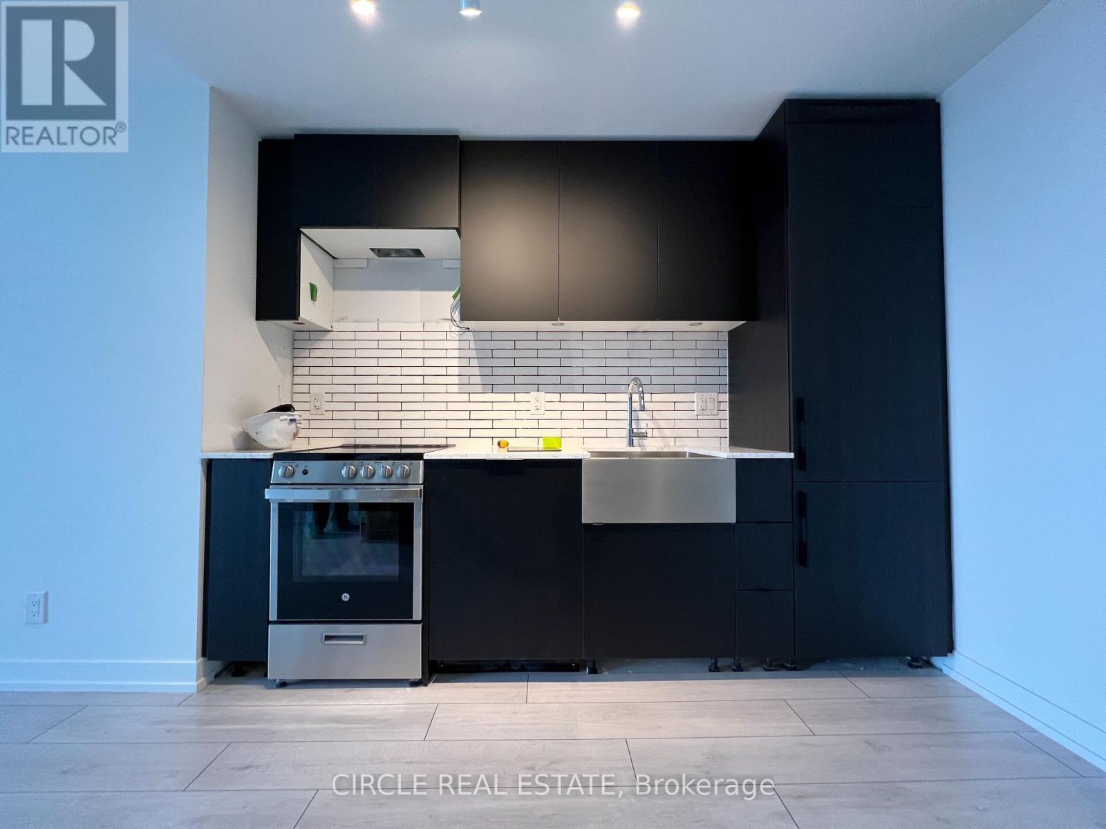 813 - 270 Dufferin Street, Toronto, Ontario  M6K 0H8 - Photo 3 - W12693410