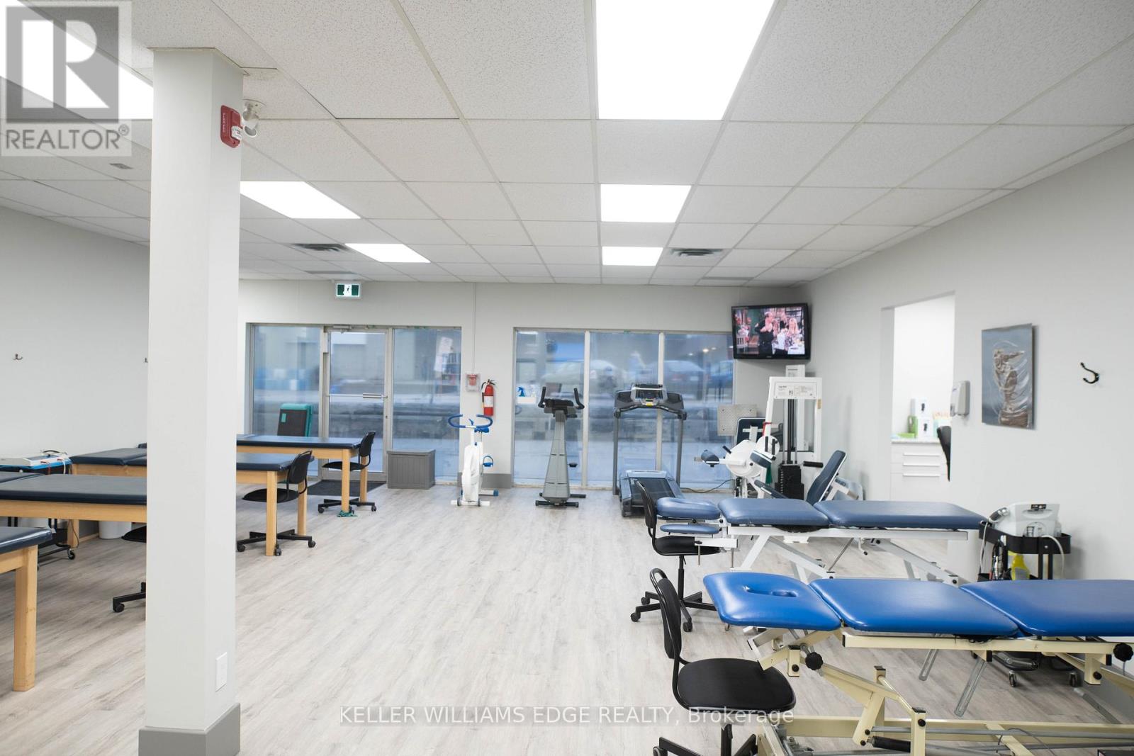 B - 1160 Blair Road, Burlington, Ontario  L7M 1K9 - Photo 3 - W12693412